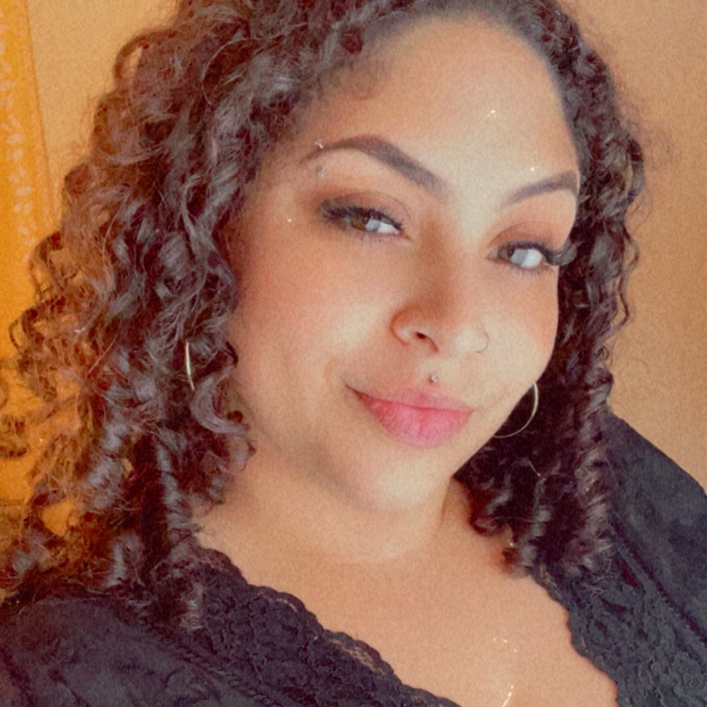 Meet your Posher, Elyssa